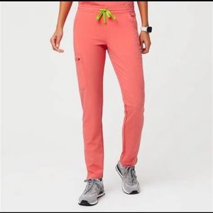 Figs Yola Hot Coral.